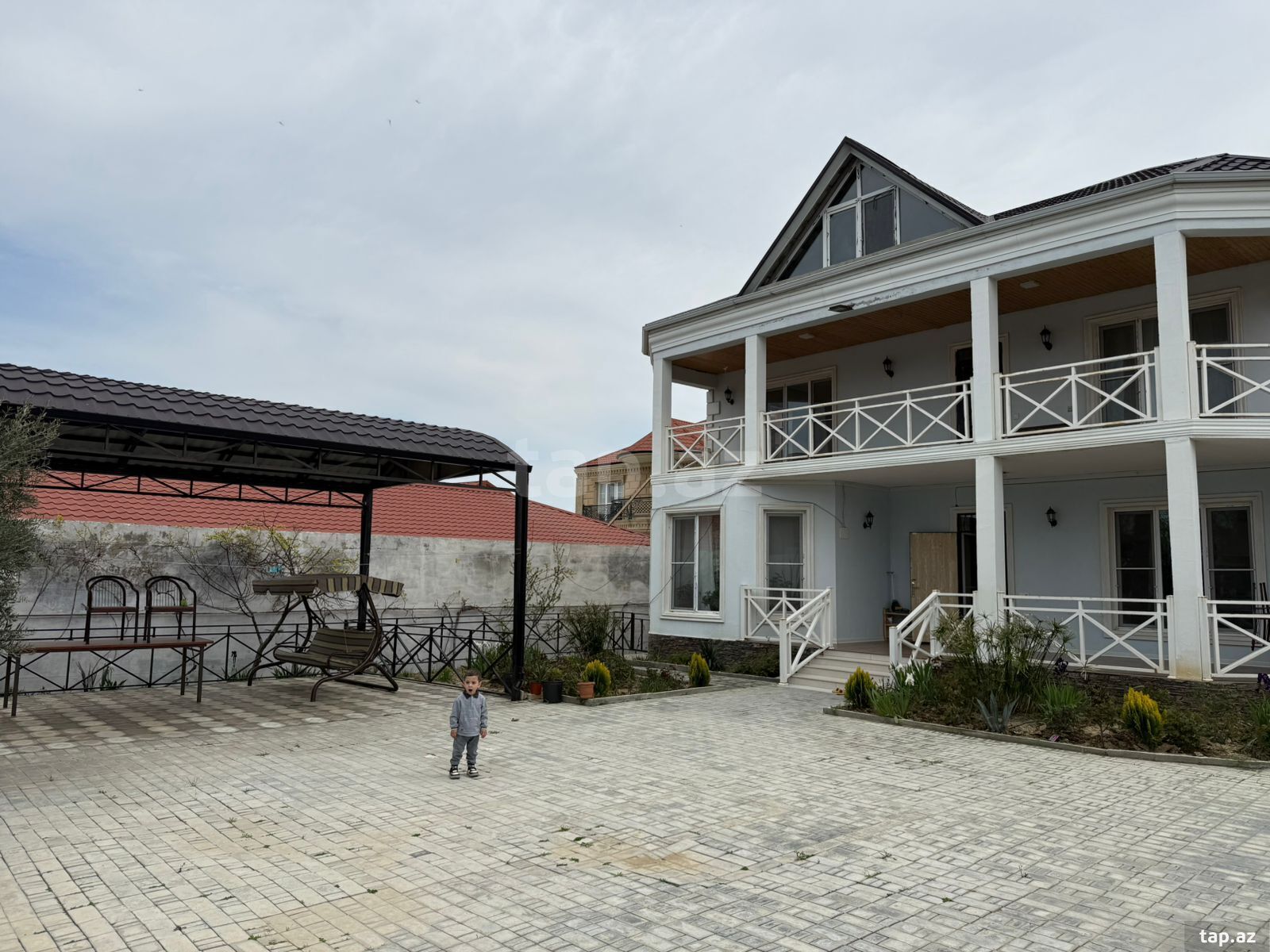 Həyət evi, Novxanı qəs. (16)