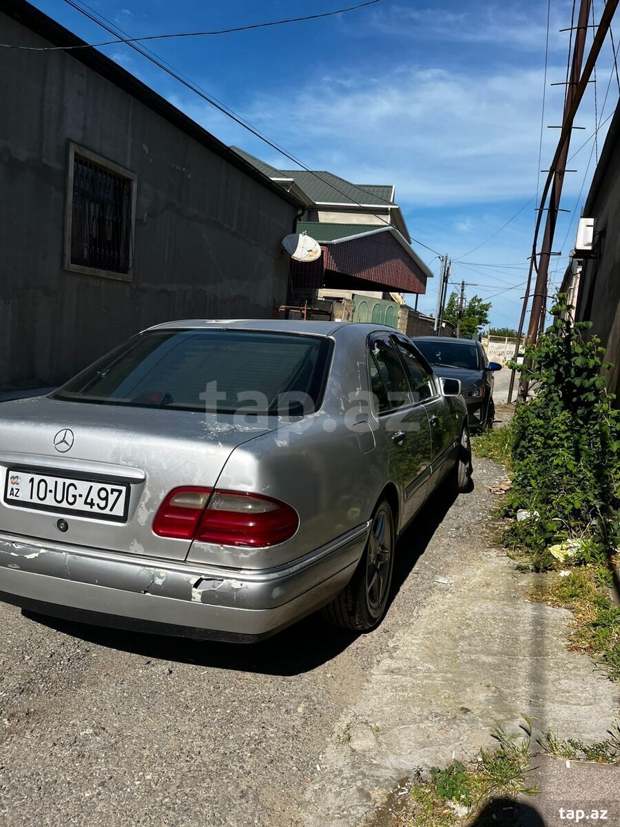 Mercedes E 320, 1996 il (5)
