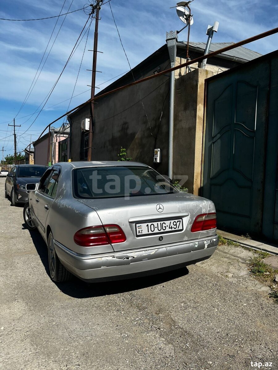 Mercedes E 320, 1996 il (8)