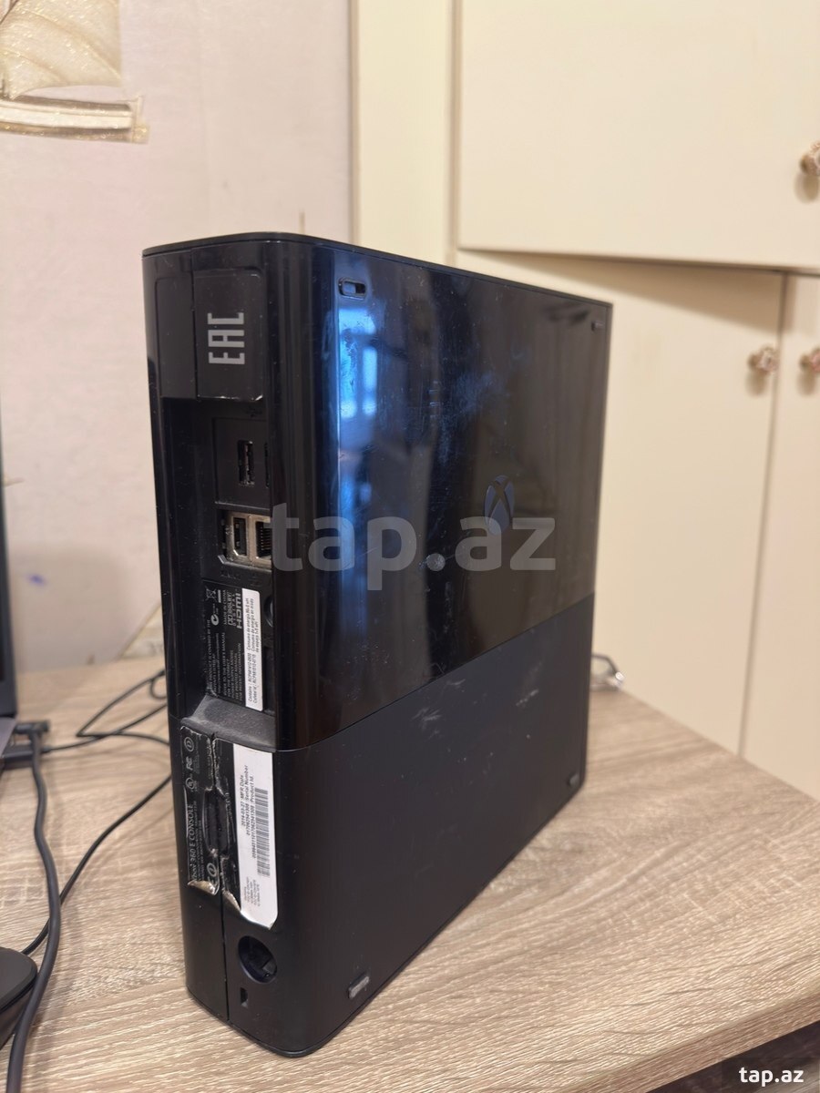 Xbox 360E 250GB (3)