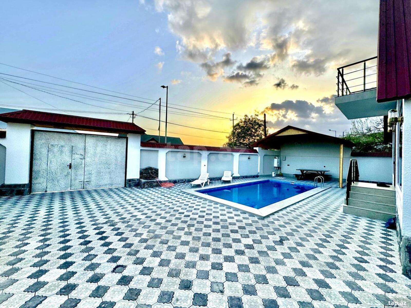 Villa, Qəbələ r.