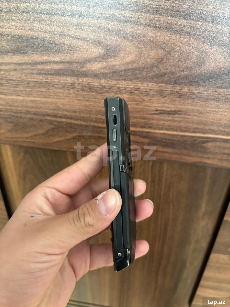 Vertu Signature S Design Pure Black 4GB (2)