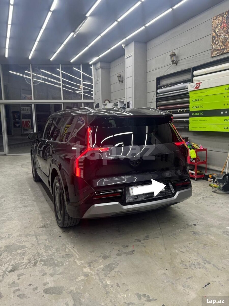 Kia EV9 arxa şüşəsi