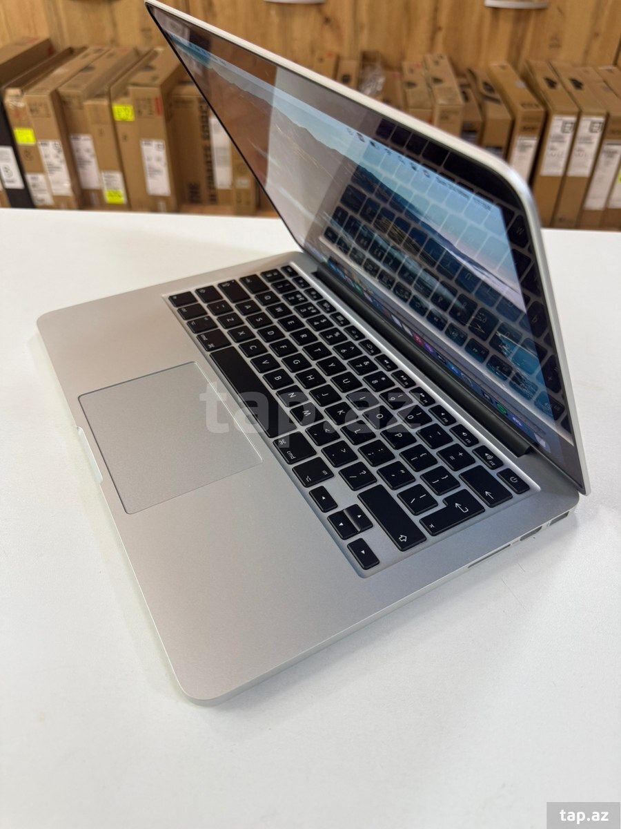 Apple MacBook Pro (2)