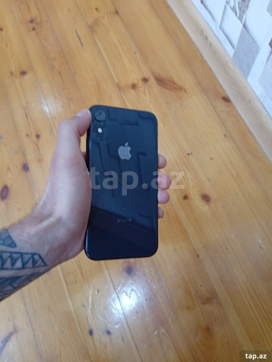 Apple iPhone XR Black 64GB/3GB (2)
