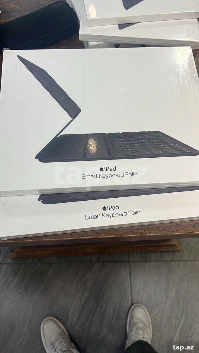 Apple iPad Smart keyboard Folio