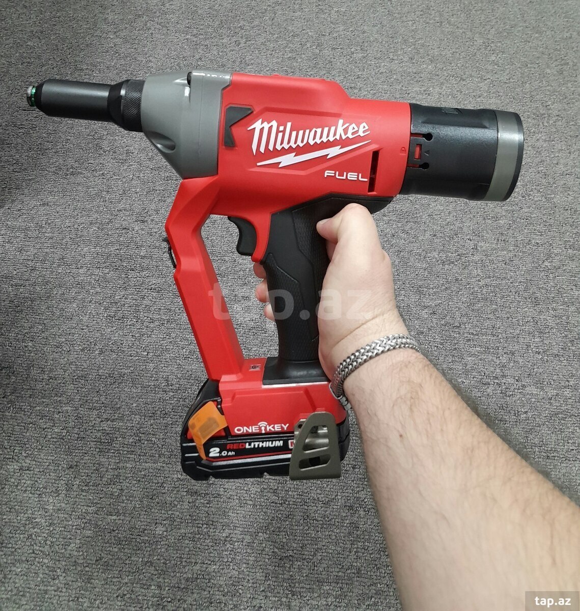 Milwaukee M18 FUEL ONEFPRT pərçim tapançası  (2)