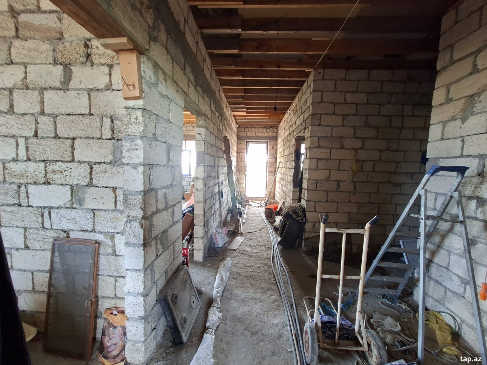 Həyət evi, Novxanı qəs. (18)