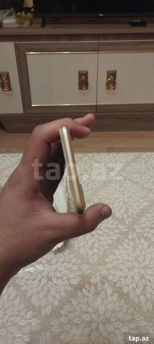 Apple iPhone 8 Plus Gold 256GB (4)