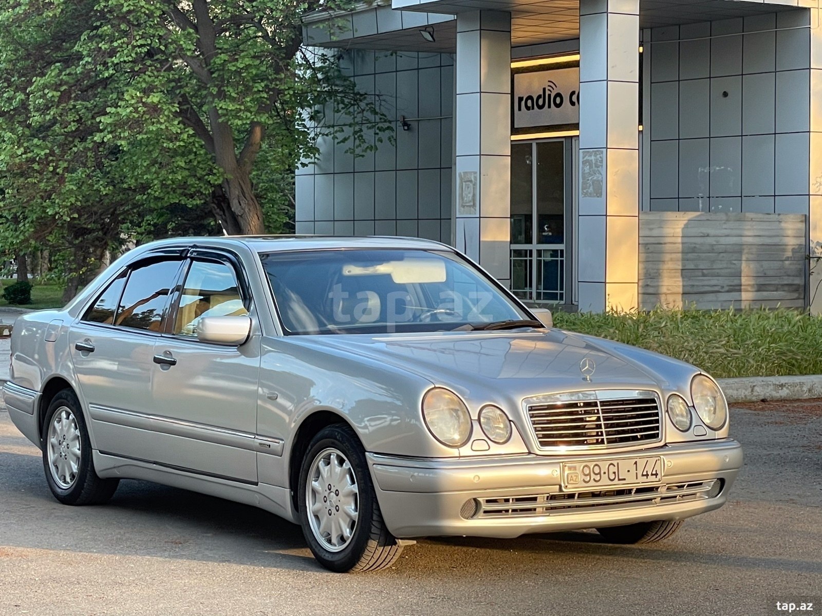 Mercedes E 280, 1998 il (2)