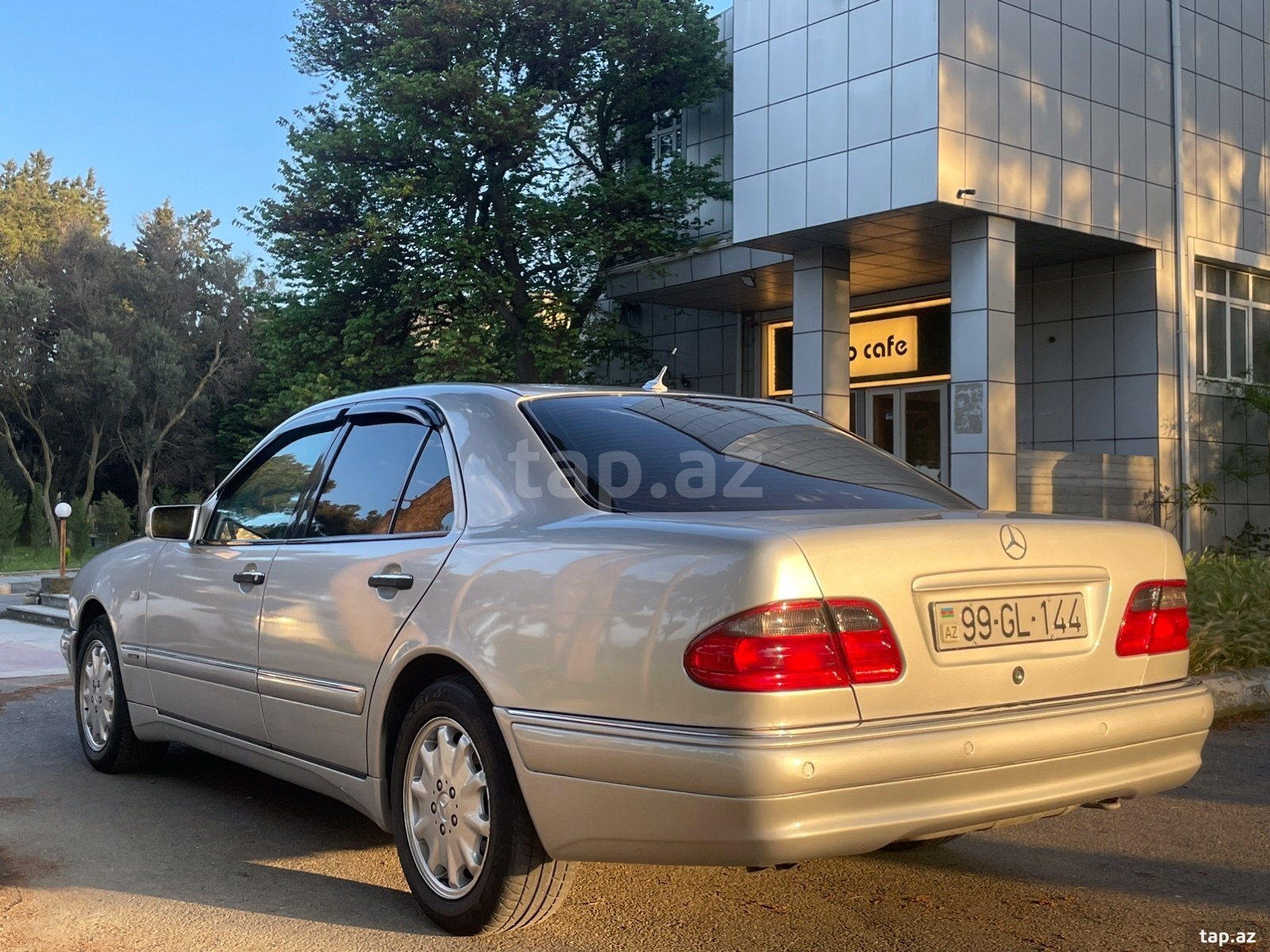 Mercedes E 280, 1998 il (4)
