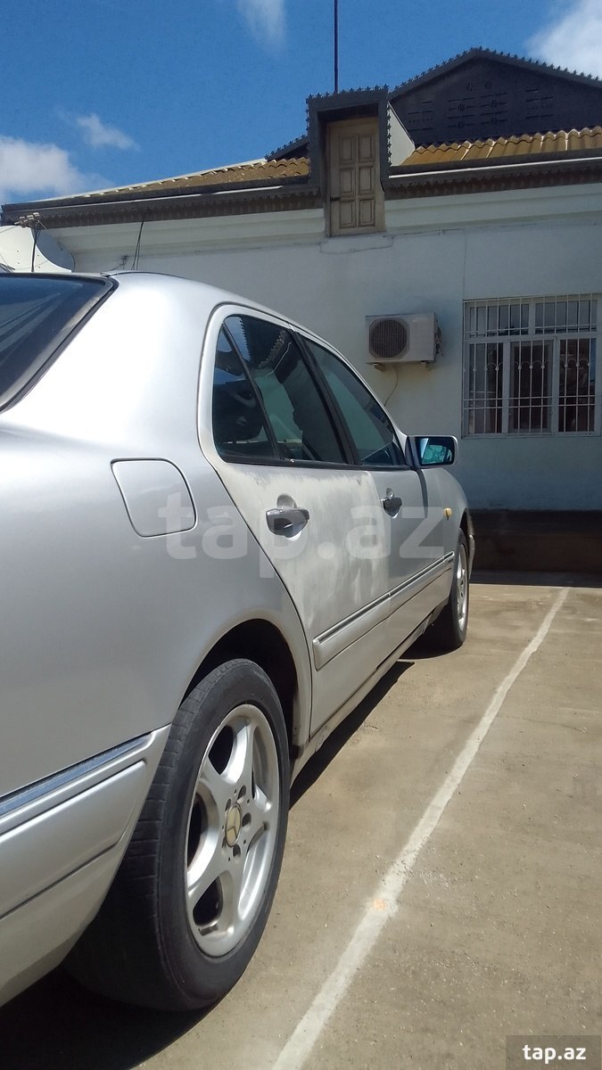 Mercedes E 320, 1995 il (3)