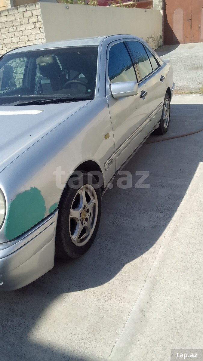 Mercedes E 320, 1995 il (7)