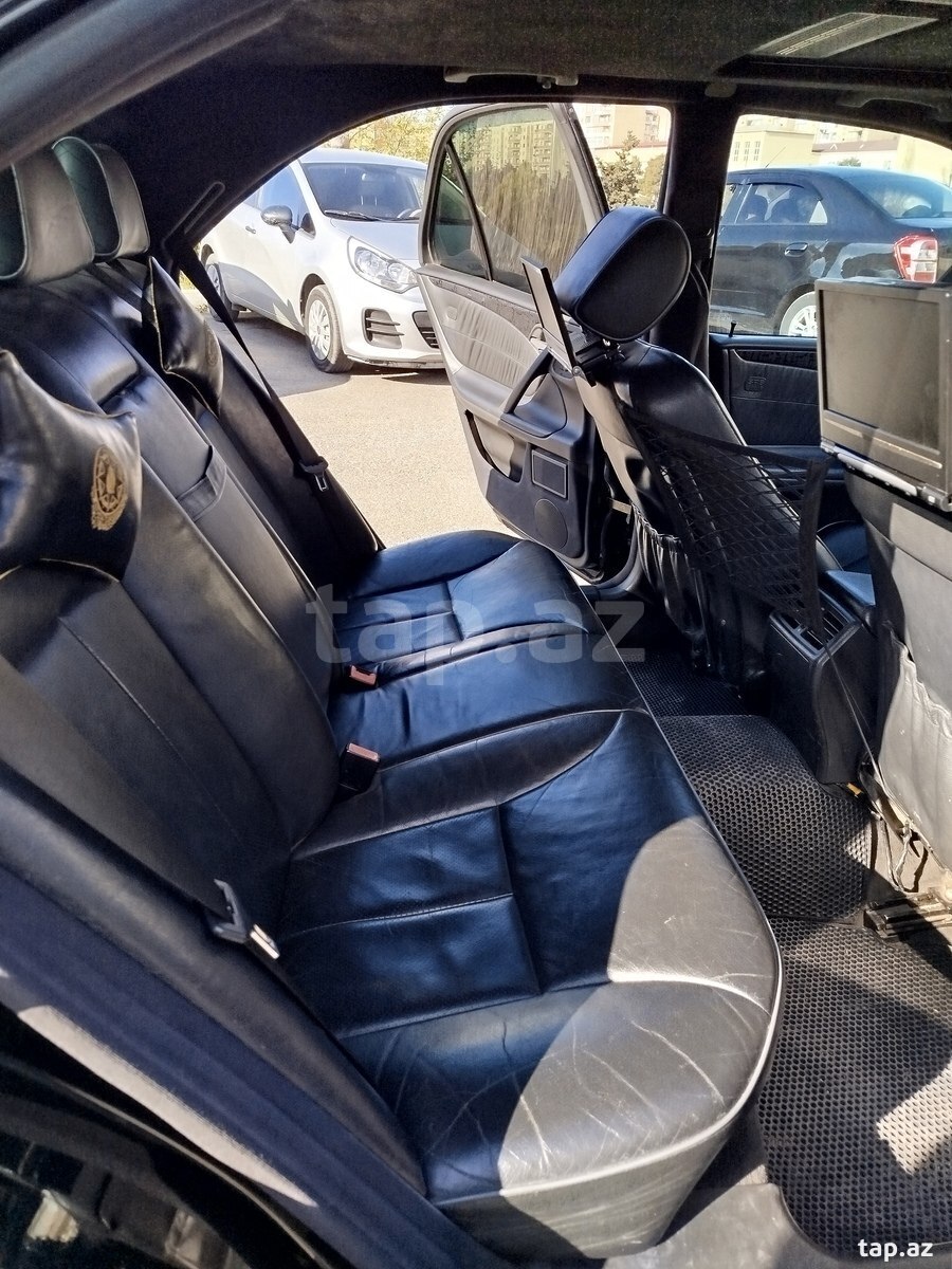 Mercedes E 320, 1999 il (12)