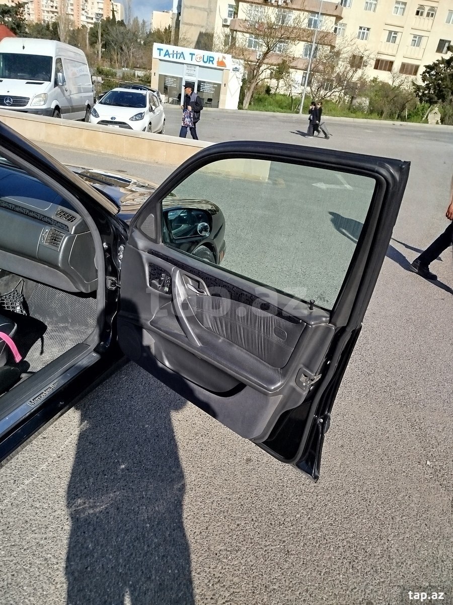 Mercedes E 320, 1999 il (13)