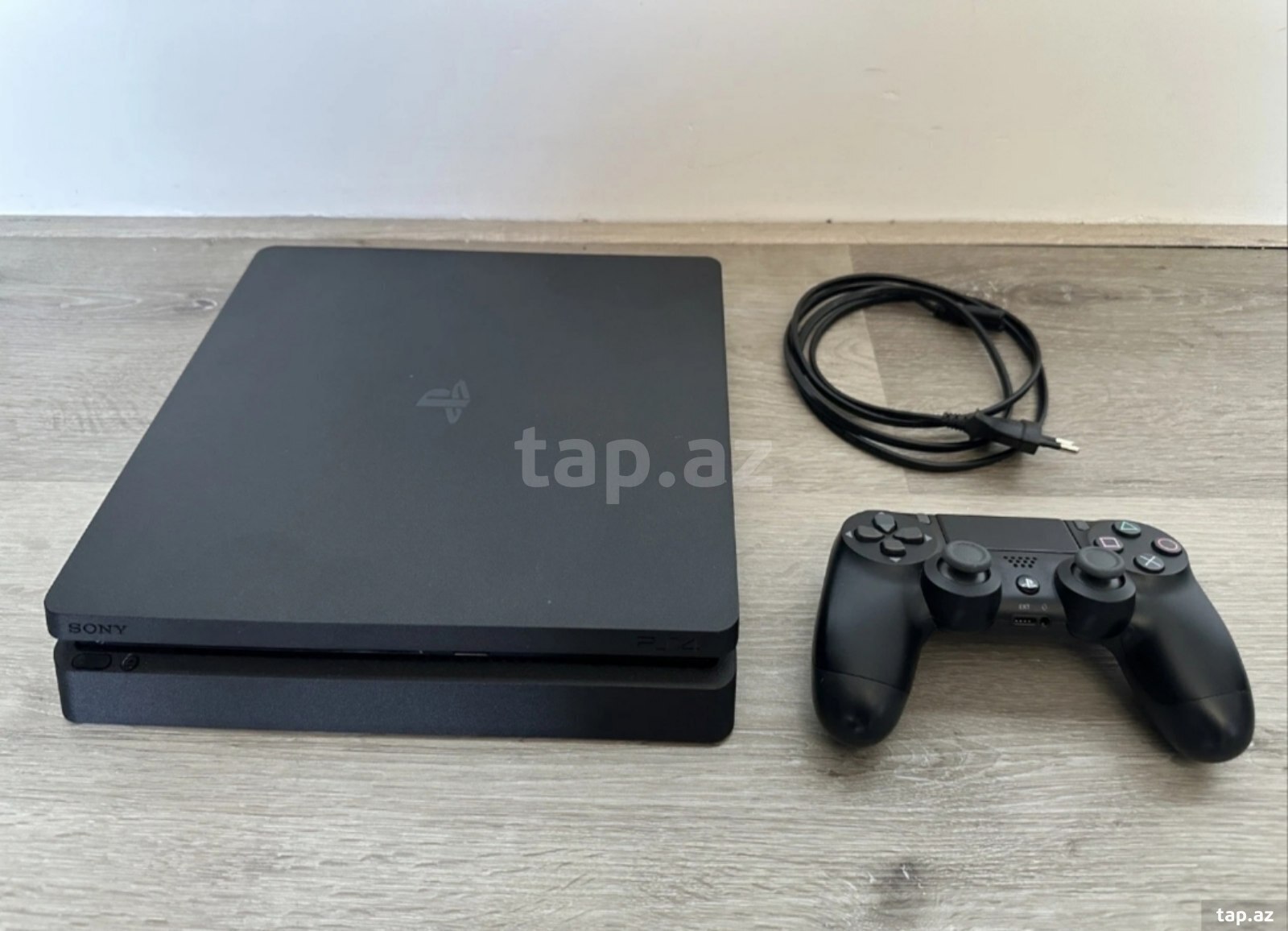 Sony PlayStation 4 Slim 500GB (2)