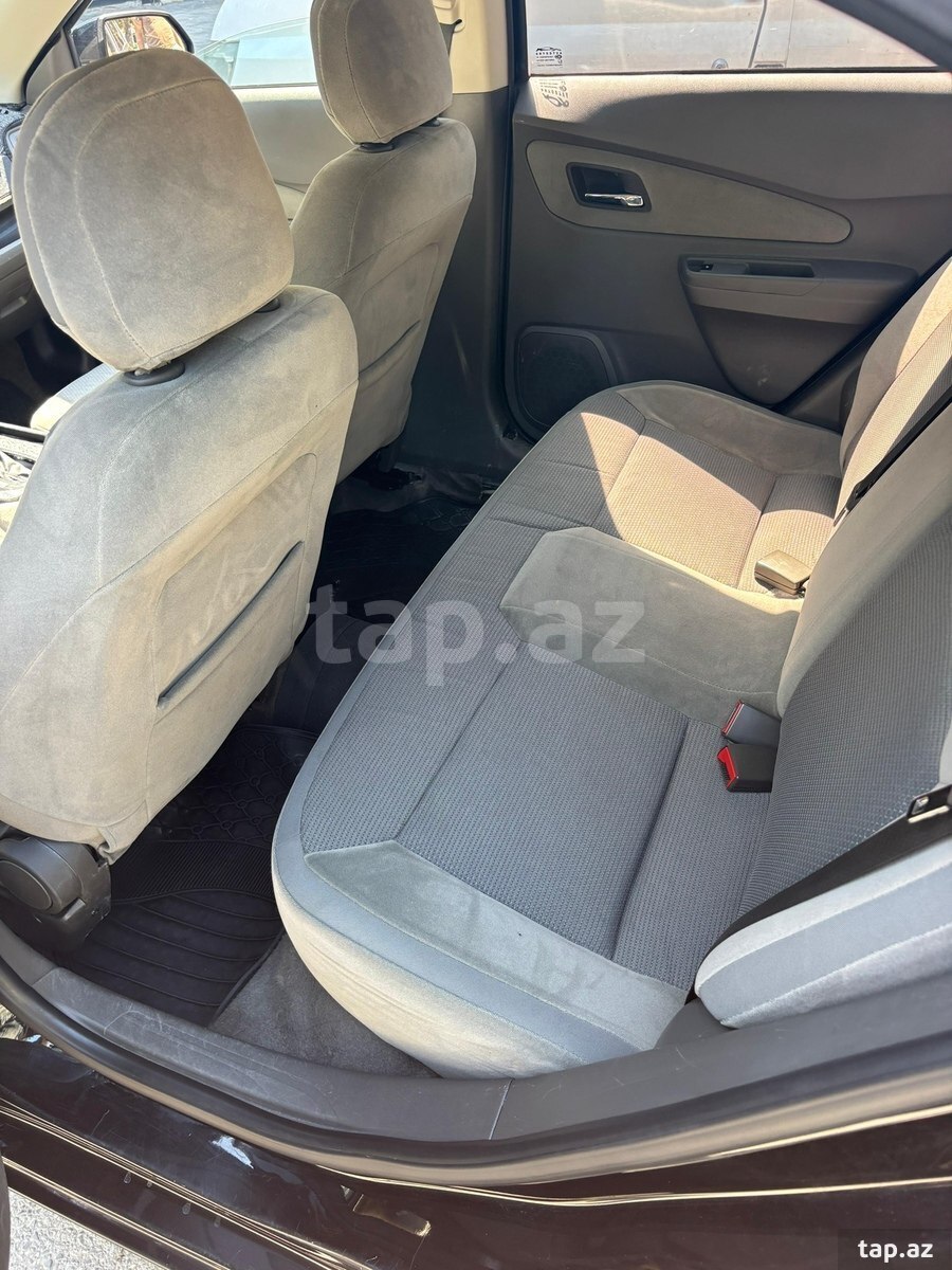 Chevrolet Cobalt, 2022 il (9)