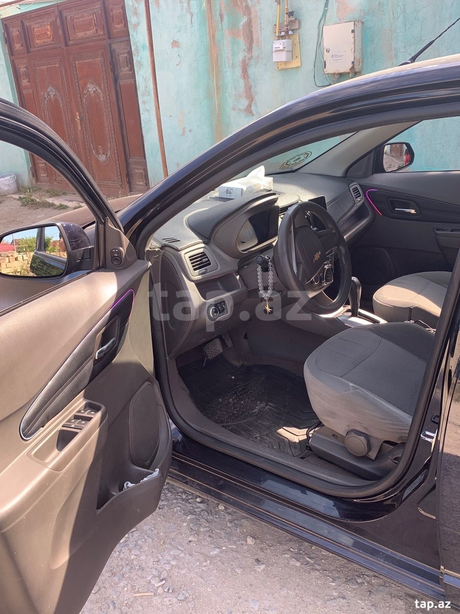 Chevrolet Cobalt, 2023 il (4)