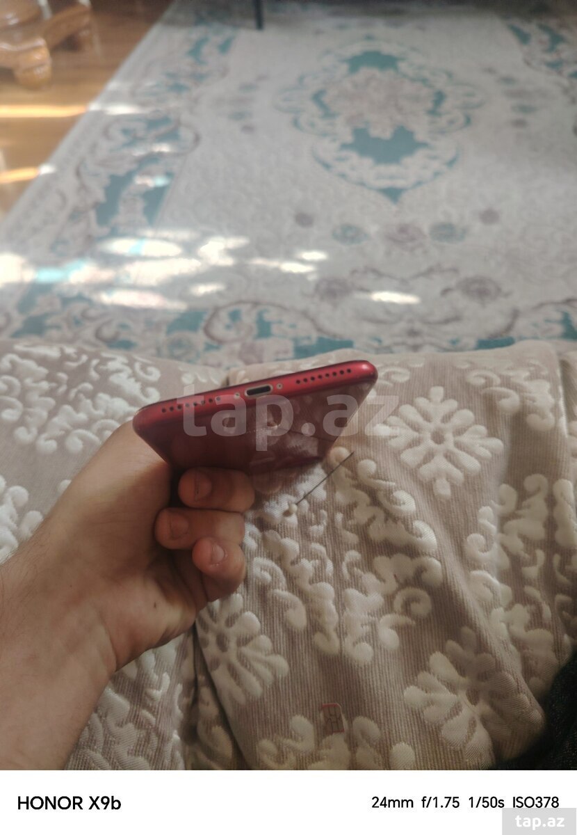 Apple iPhone 8 Plus Red 64GB (3)