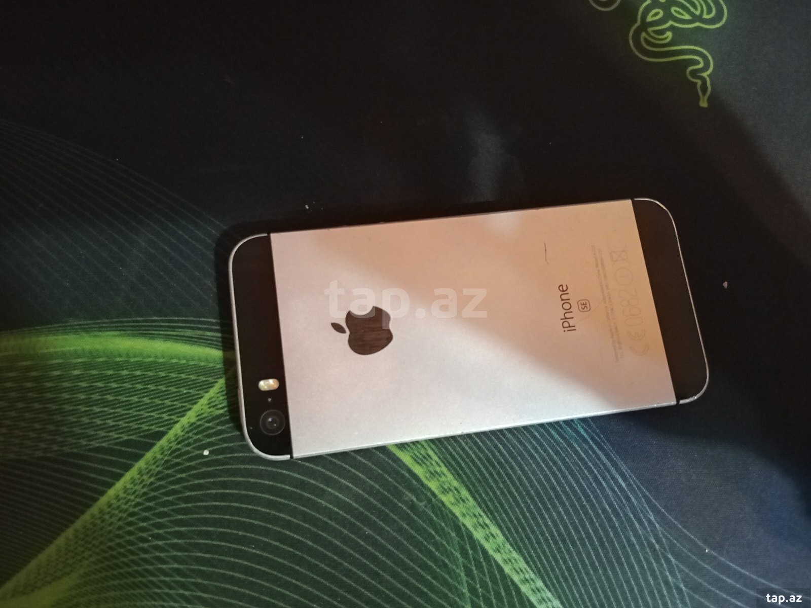 Apple iPhone SE Silver 32GB (2)