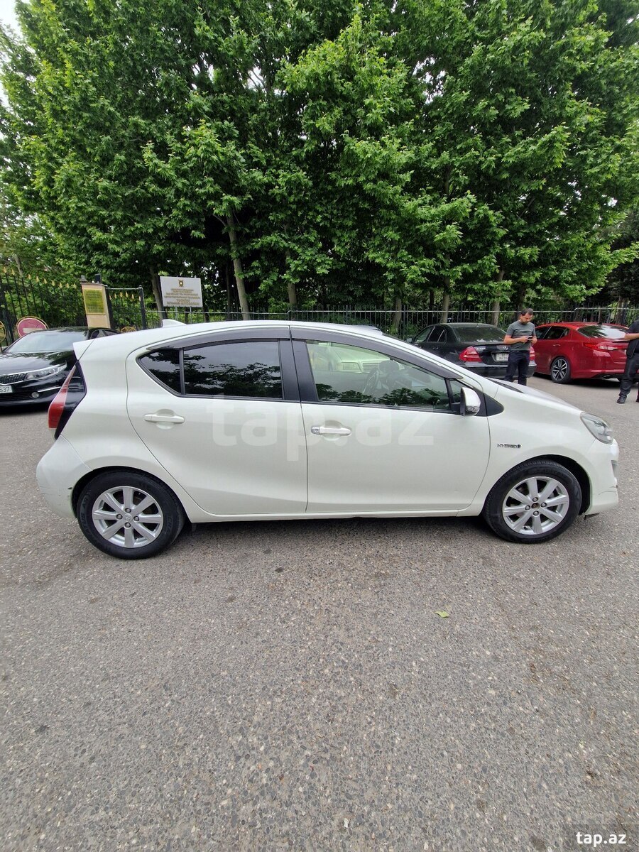 Toyota Aqua, 2016 il (4)