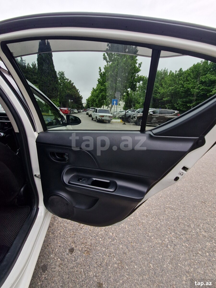Toyota Aqua, 2016 il (12)