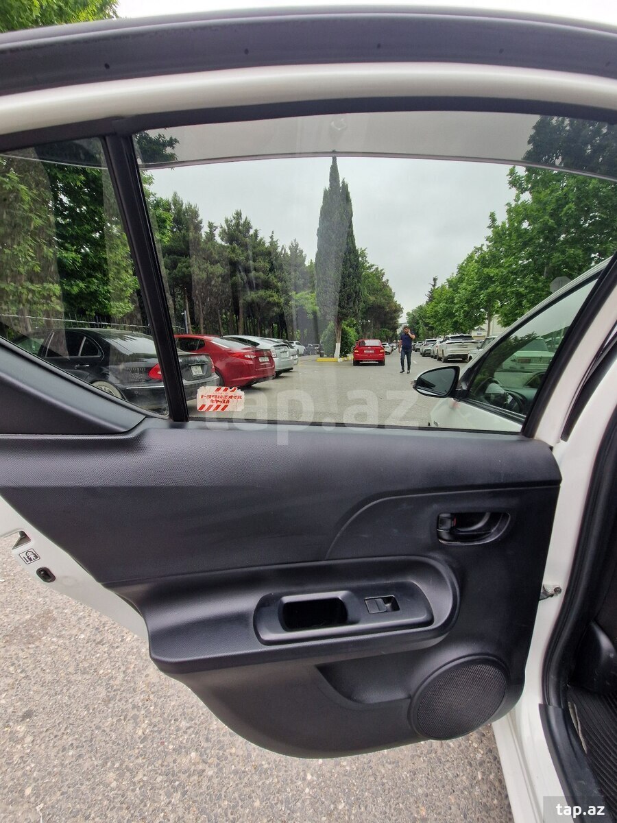Toyota Aqua, 2016 il (19)