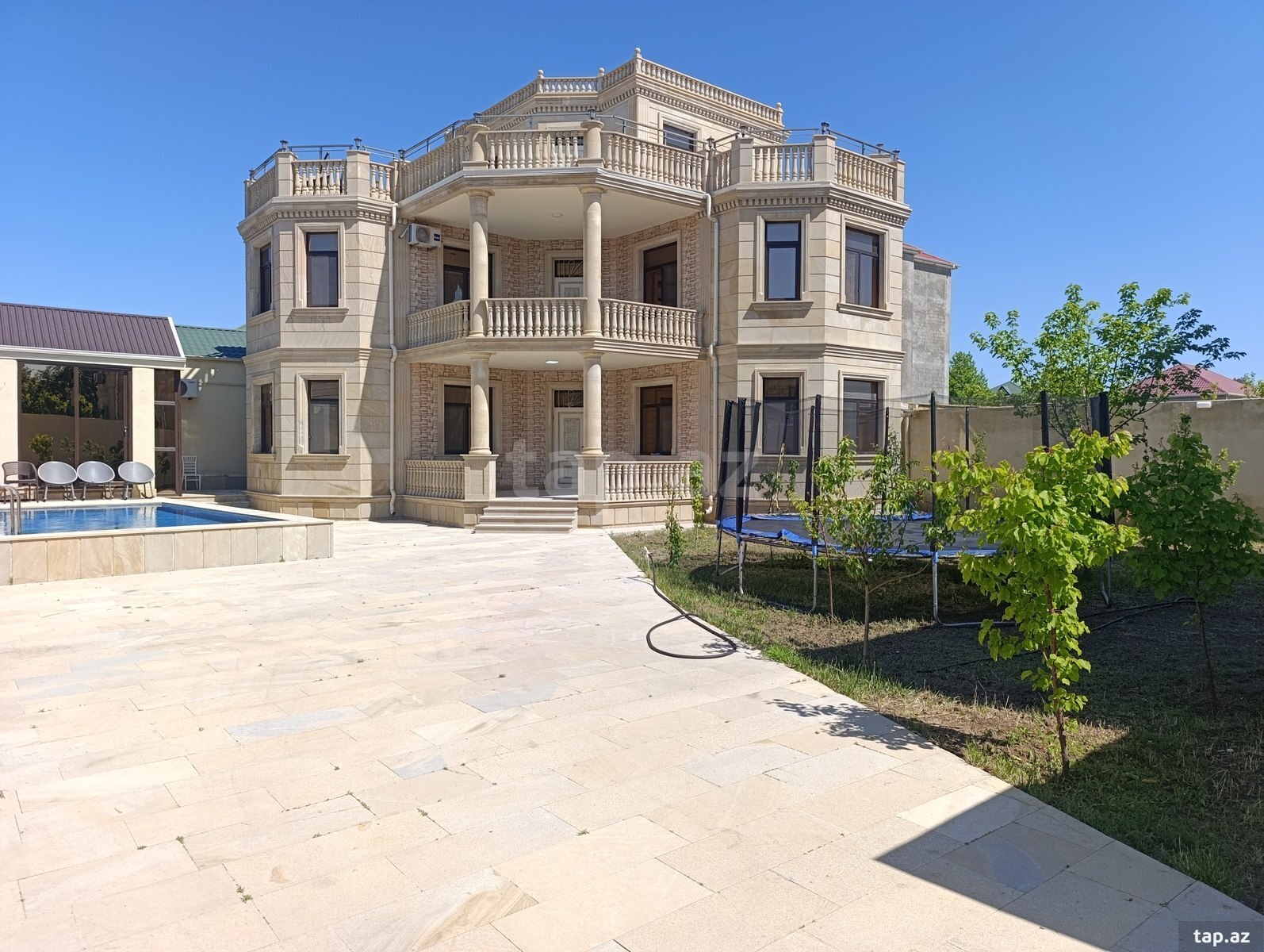 Bağ evi, Novxanı qəs.