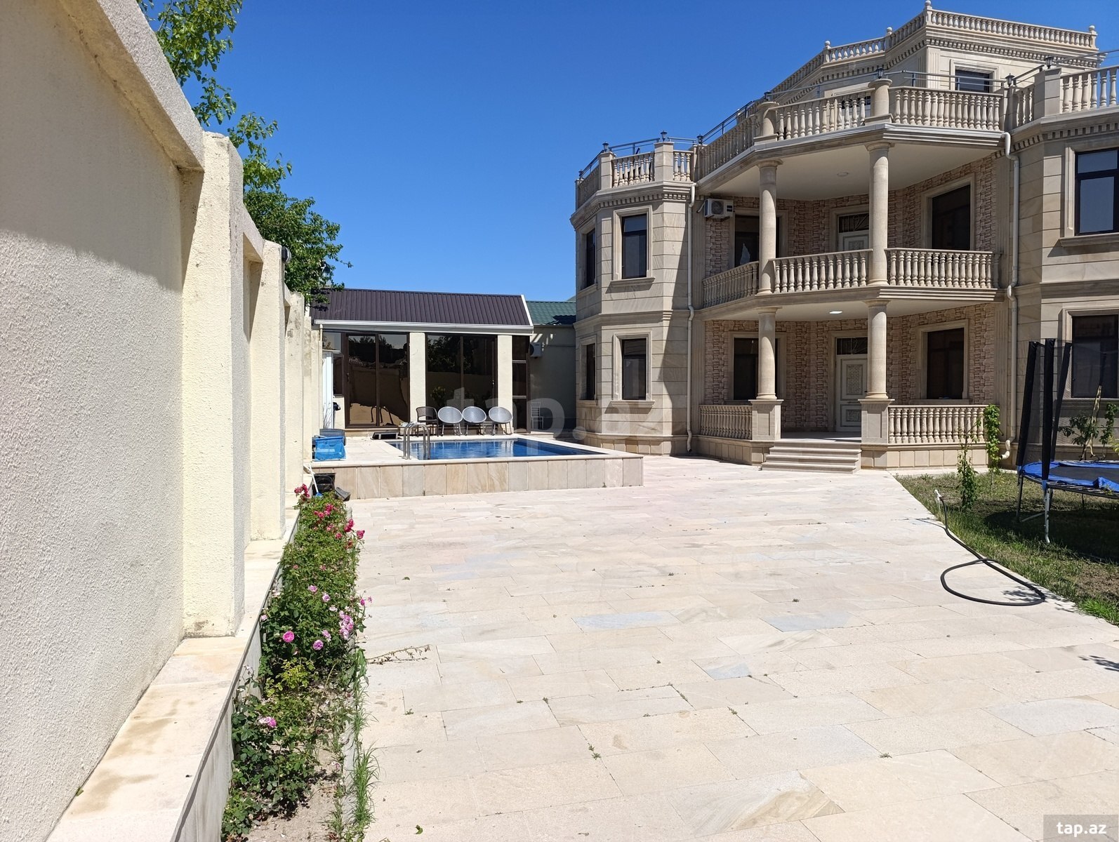 Bağ evi, Novxanı qəs.