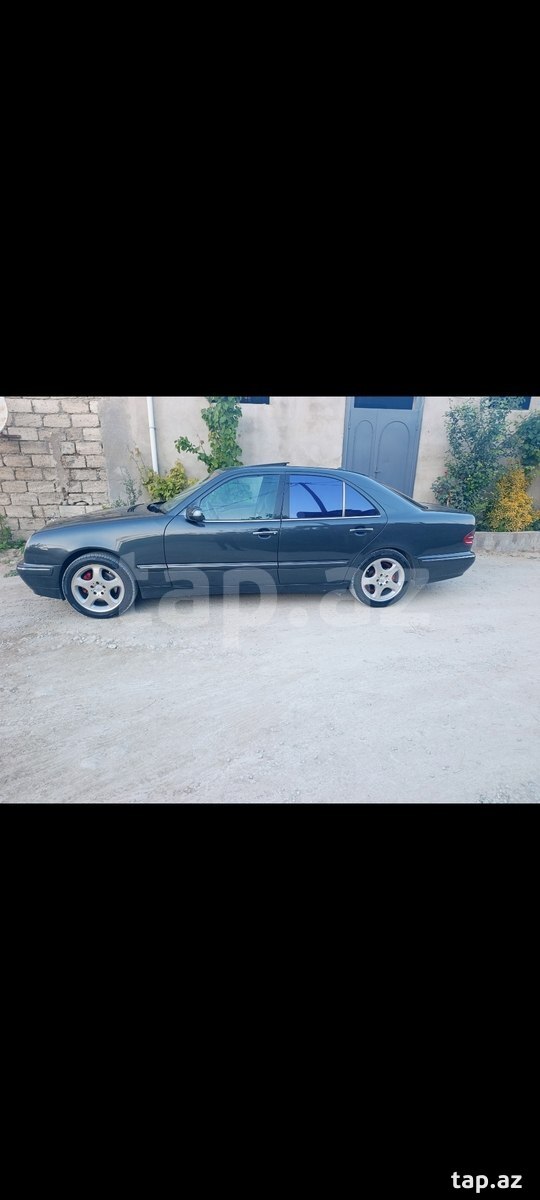 Mercedes E 320, 2000 il