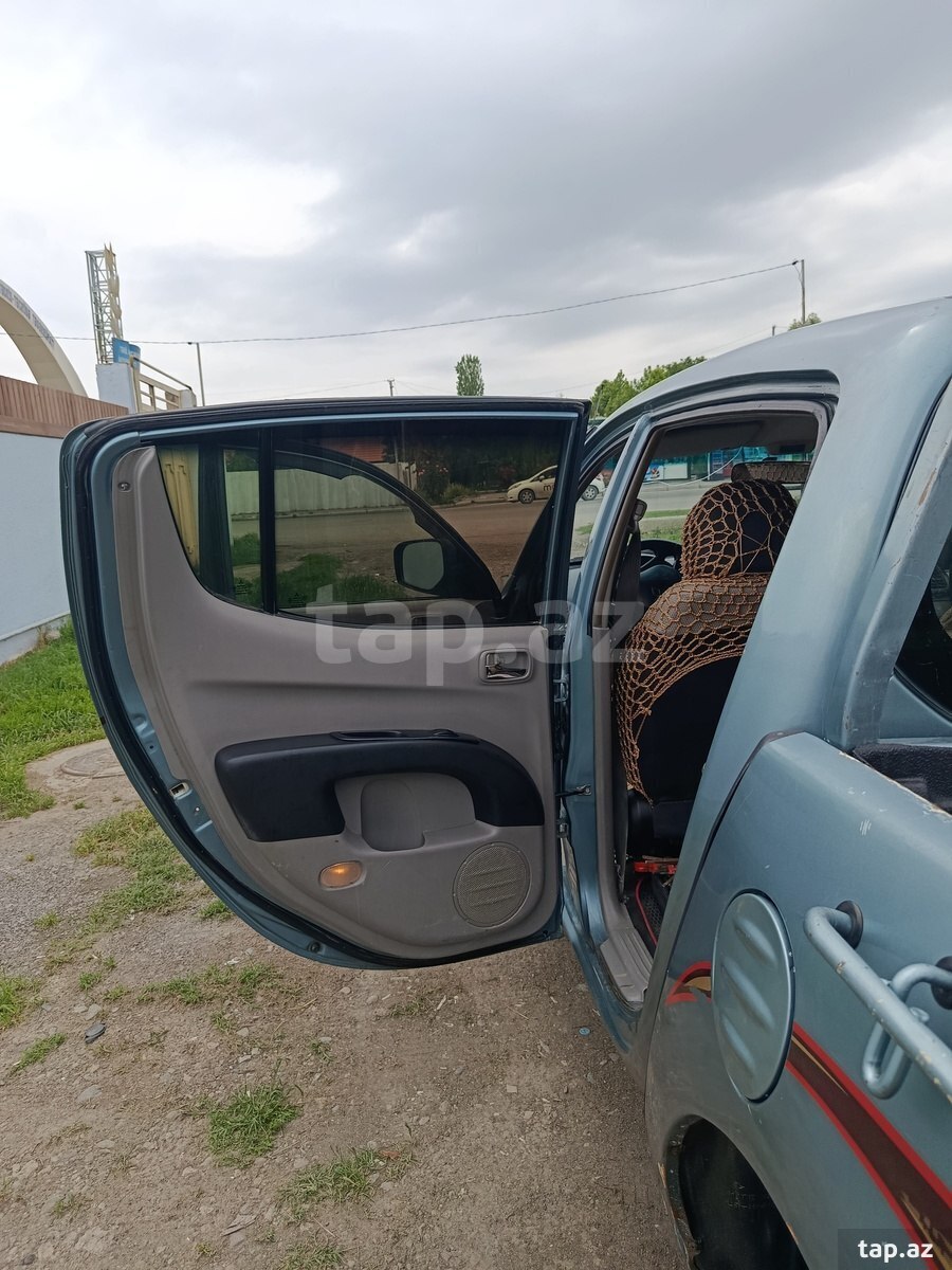Mitsubishi L 200, 2007 il (11)
