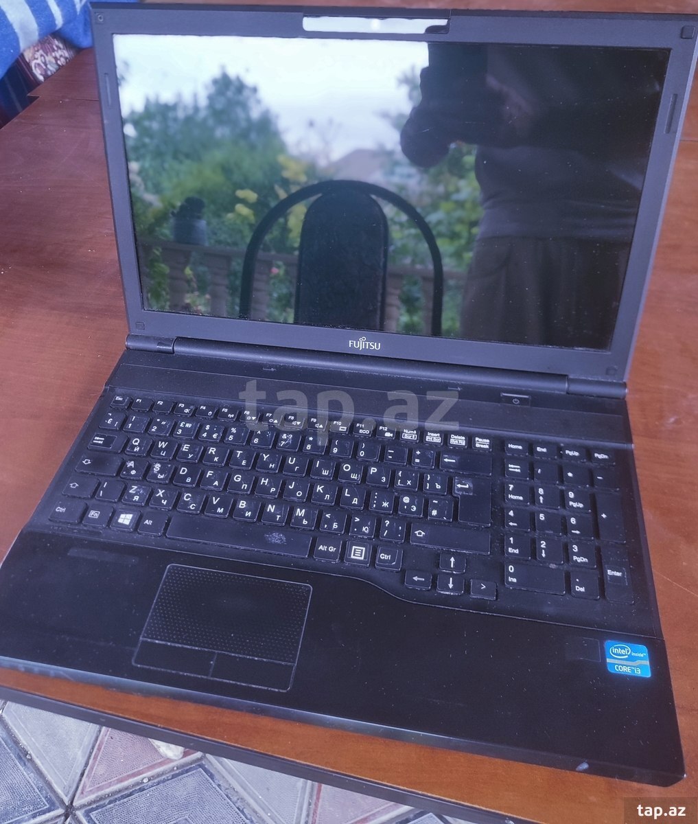  Fujitsu Lifebook AH532 (2)