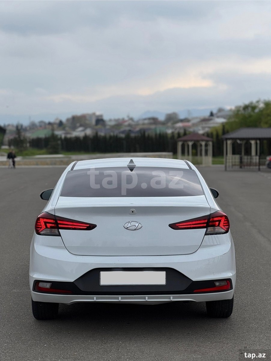 Hyundai Elantra, 2018 il (3)