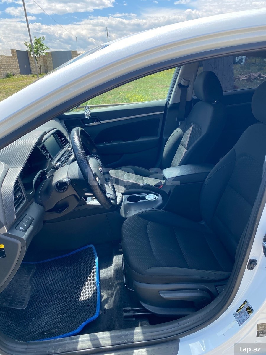 Hyundai Elantra, 2018 il (14)