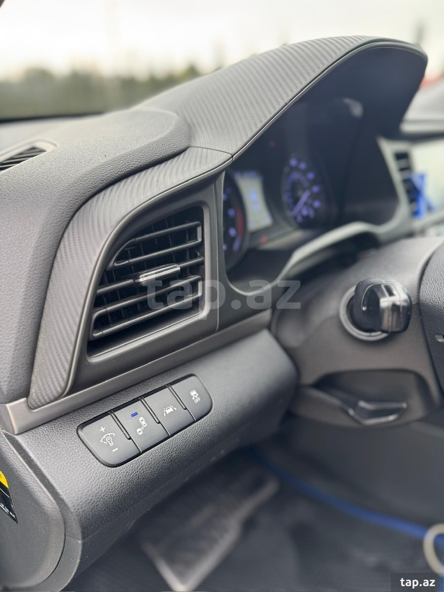 Hyundai Elantra, 2018 il (9)