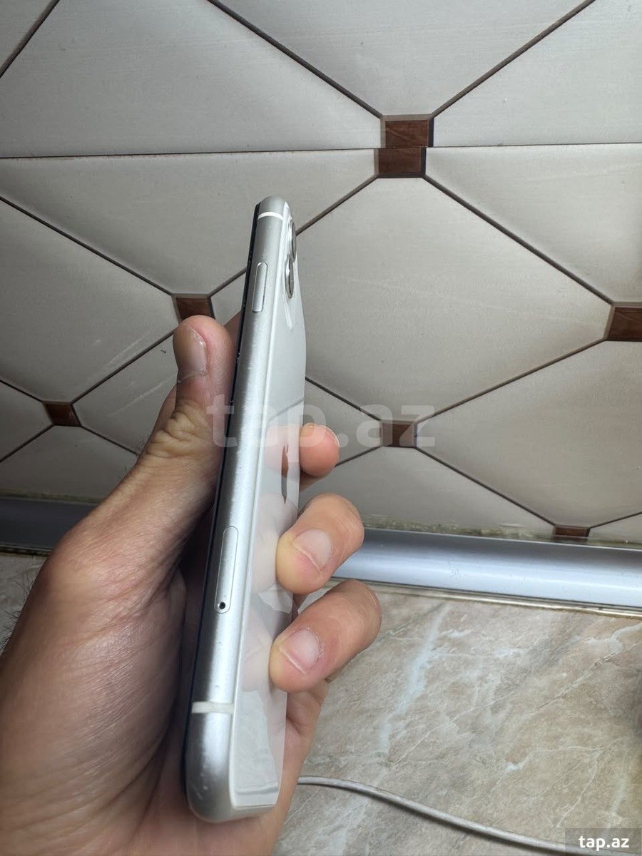Apple iPhone 11 White 128GB/4GB (3)