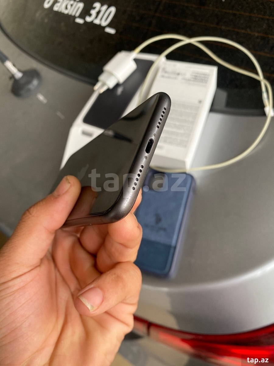 Apple iPhone 11 Black 64GB/4GB (4)
