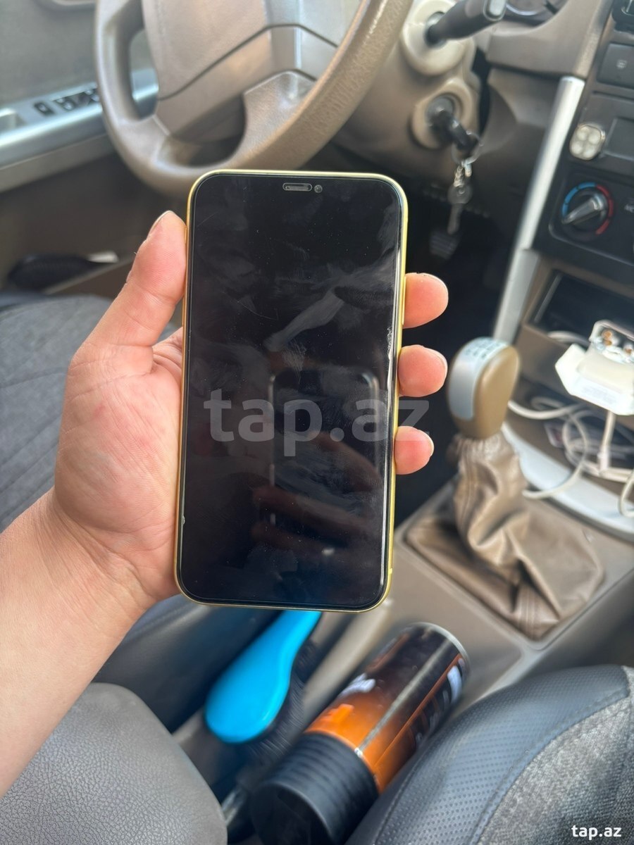 Apple iPhone 11 Yellow 64GB/4GB (2)