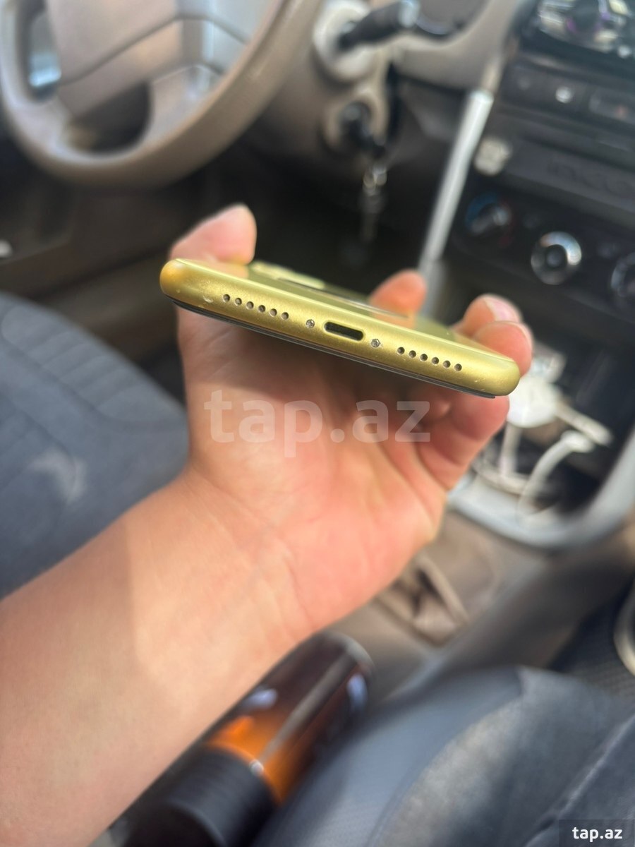Apple iPhone 11 Yellow 64GB/4GB (4)