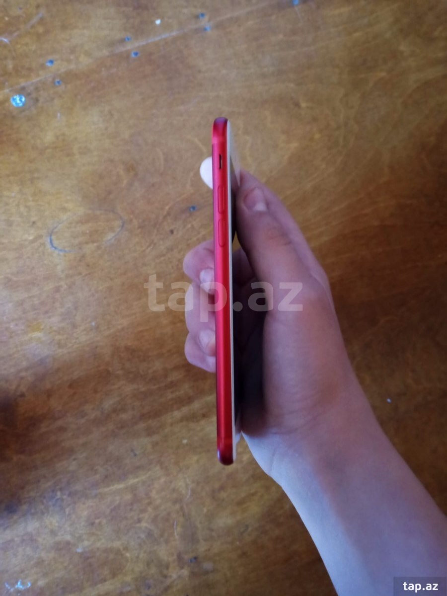 Apple iPhone 7 Red 128GB (2)
