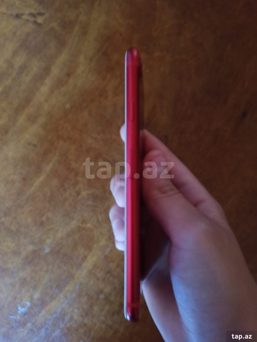 Apple iPhone 7 Red 128GB (4)