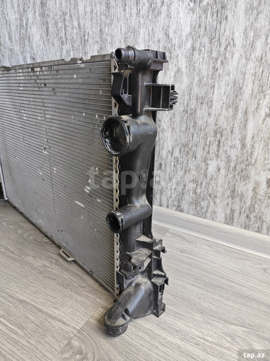 "Mercedes W212 W204" su radiatoru (2)
