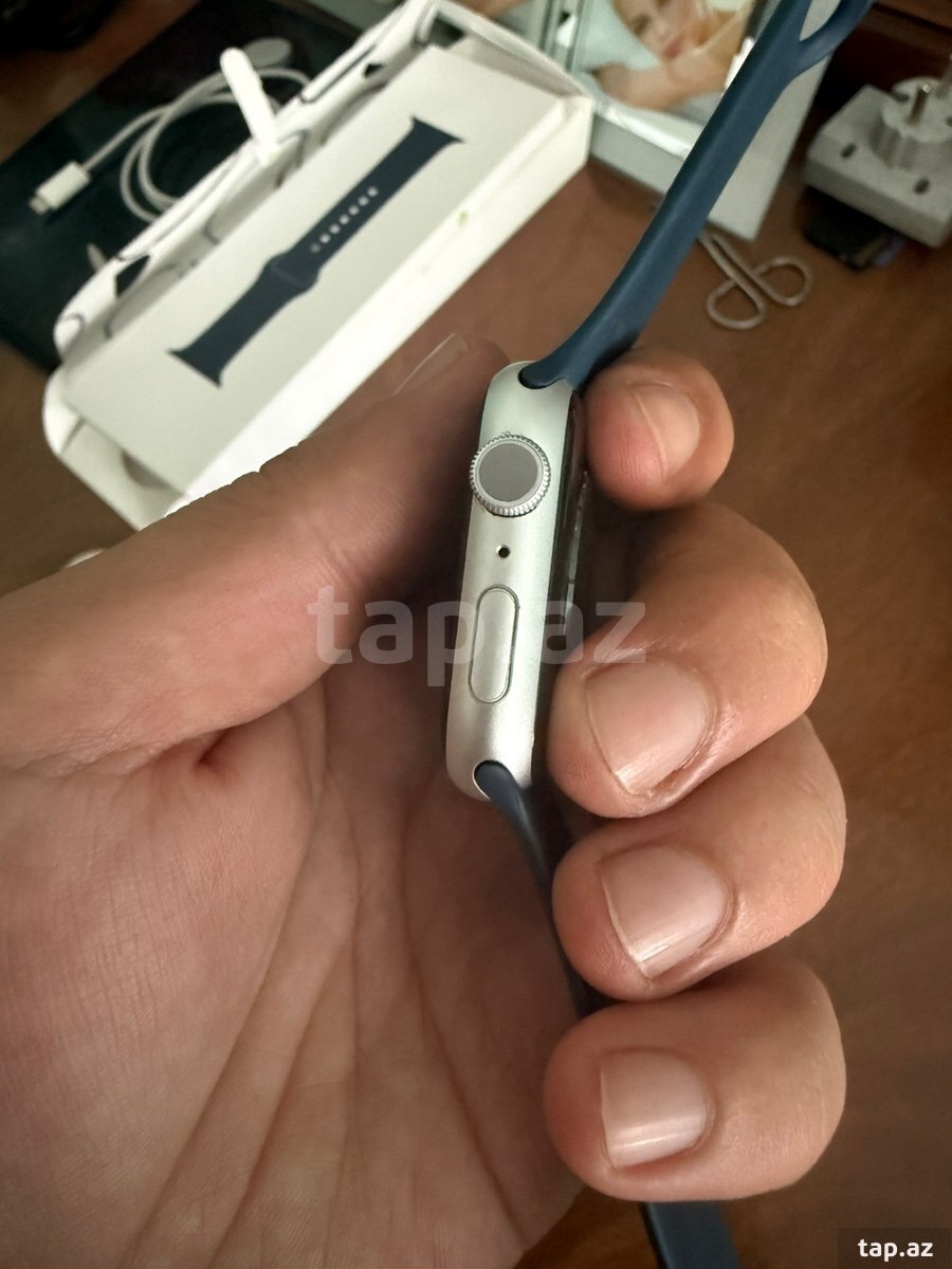 Apple Watch Series 9 Aluminum Silver 45mm (2)