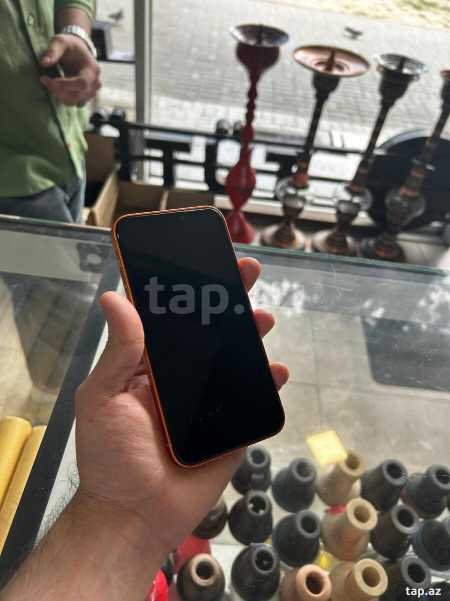 Apple iPhone XR Coral 64GB/3GB (2)