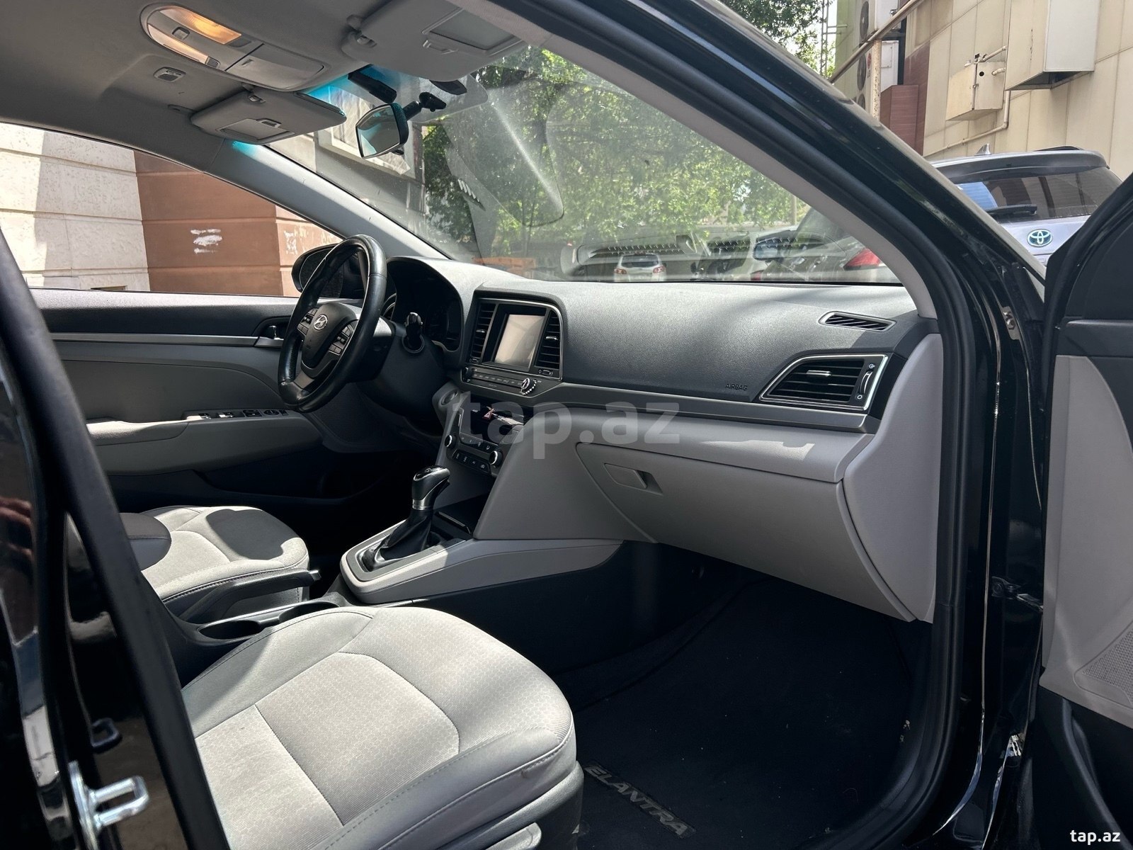 Hyundai Elantra, 2017 il (17)