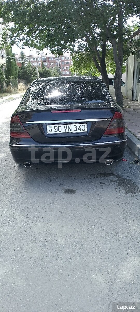 Mercedes E 200, 2002 il (2)