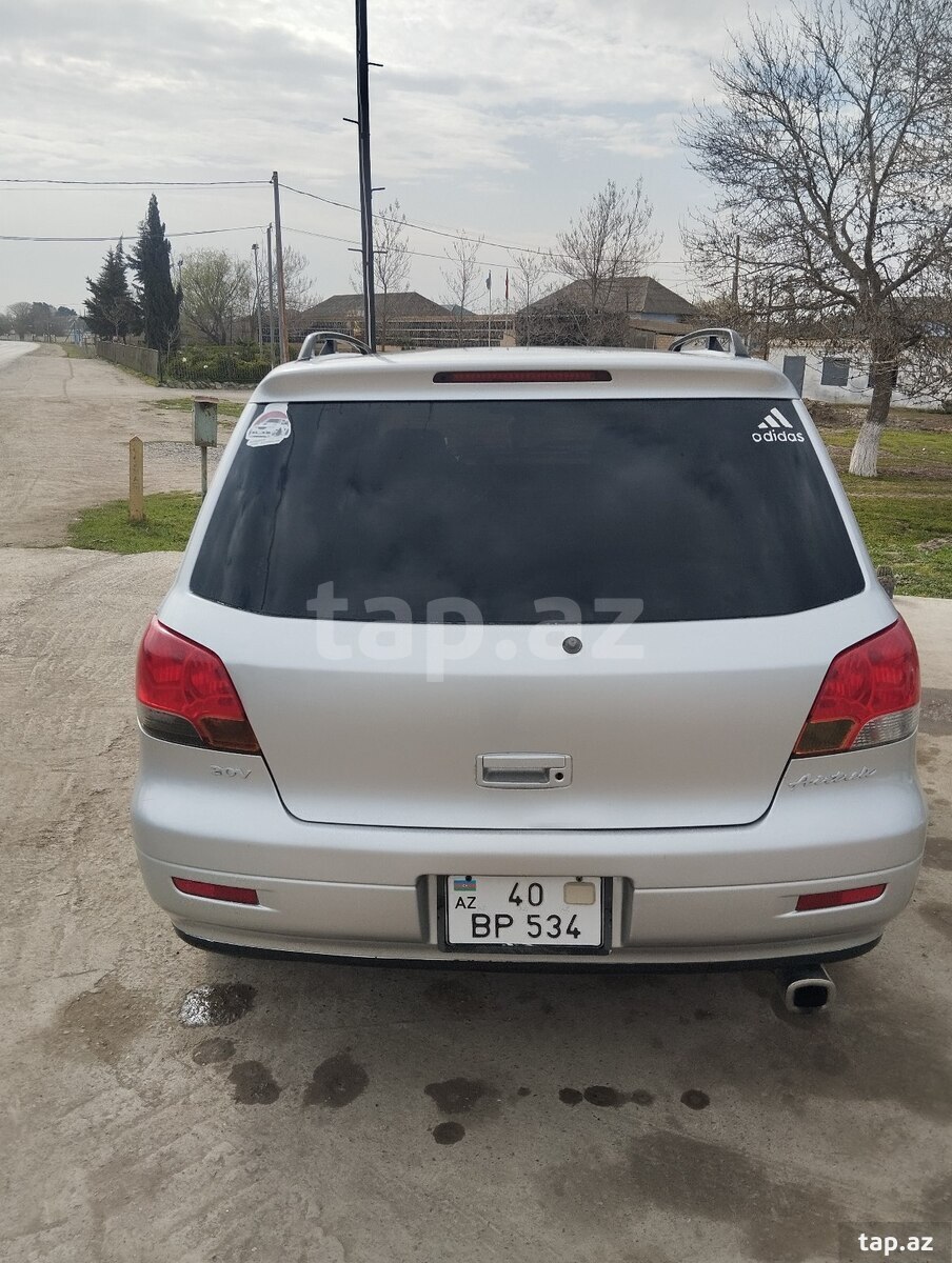 Mitsubishi Airtrek, 2002 il (4)