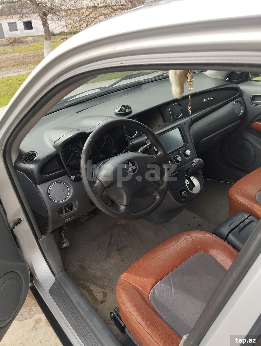 Mitsubishi Airtrek, 2002 il (9)