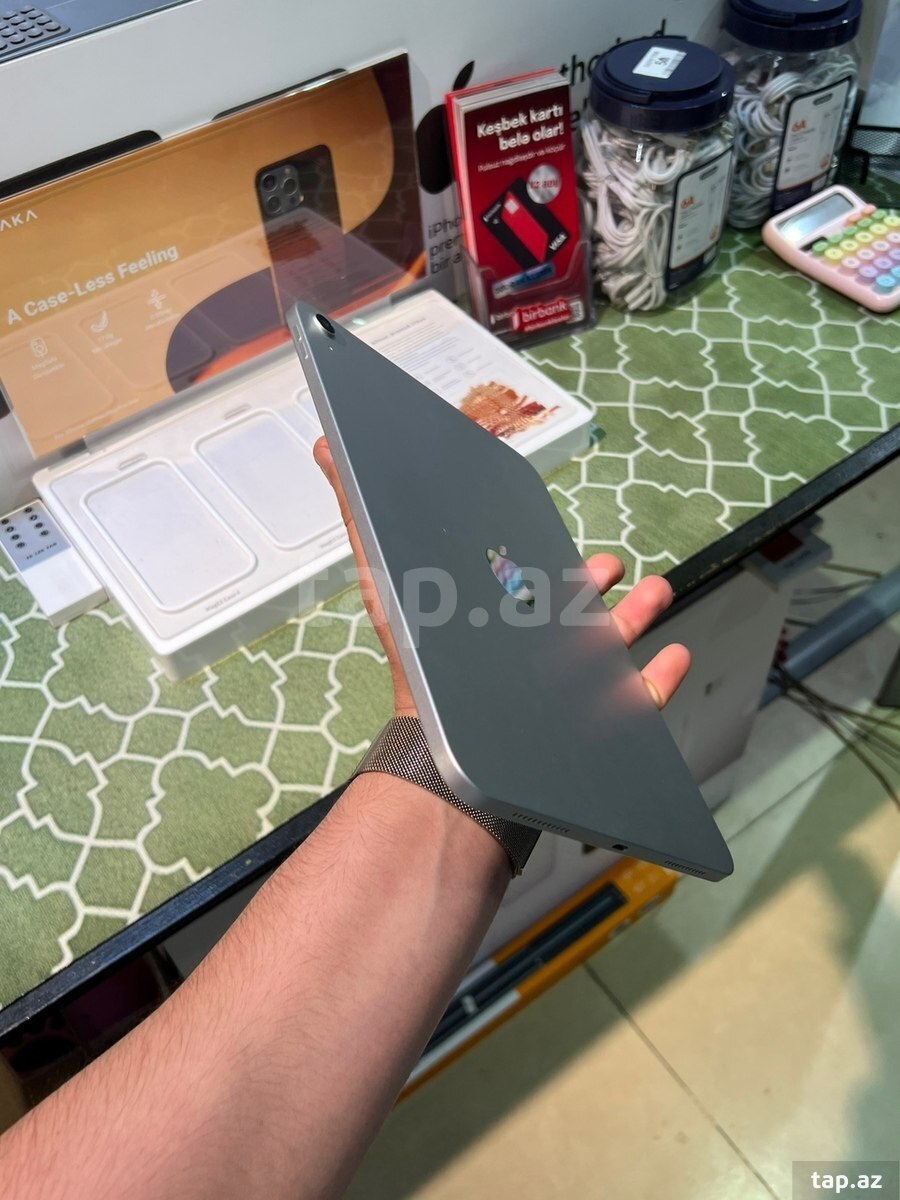 Apple iPad A16 (2025) (8)