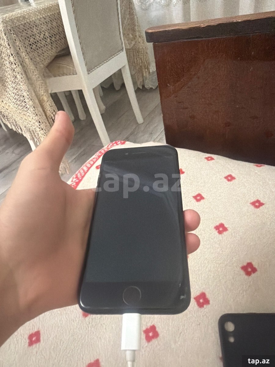 Apple iPhone SE (2020) Black 128GB/3GB (2)
